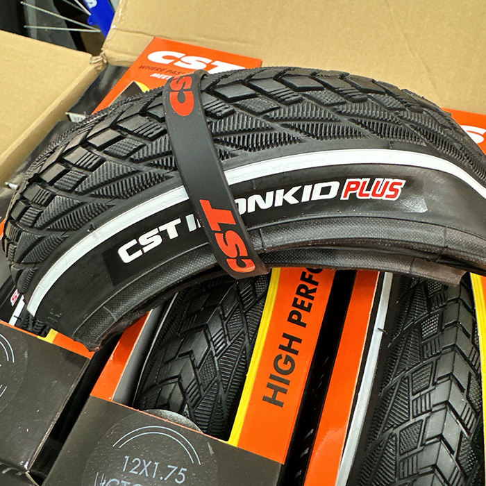 CST IRONKID PLUS tire 12×1.75 1セット(2本)